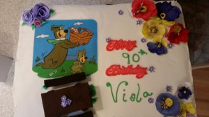 A birthday cake with a scooby doo and the words " viola ".